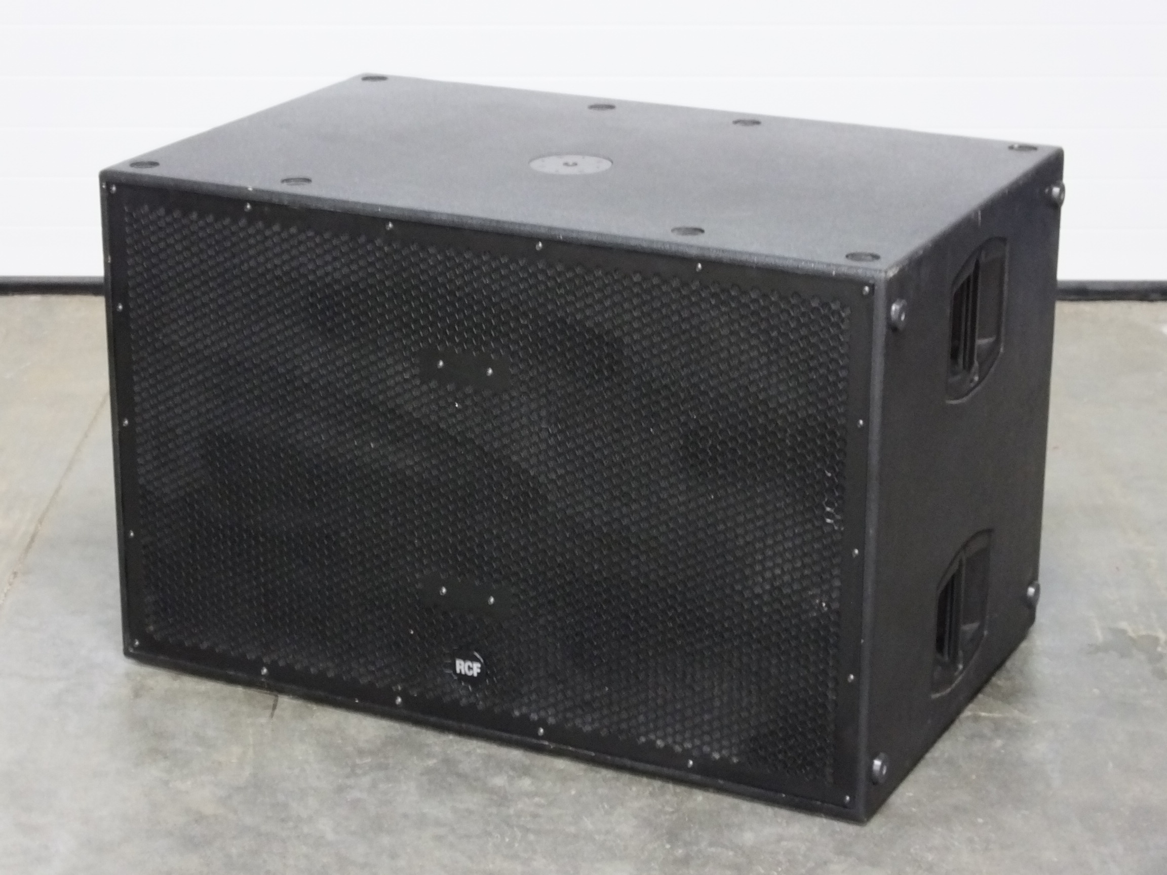 RCF Caisson de basse actif à forte puissance 2x18" SUB 8006AS 2500W (Occasion) JSFrance