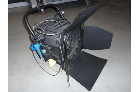 ADB - Fresnel SH 10 - 1Kw - livr&eacute; avec lampe & porte filtre (Occasion)